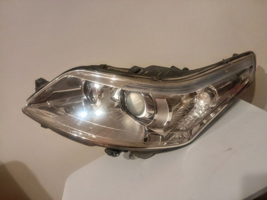 Citroen C4 lampa przednia lewa Xenon