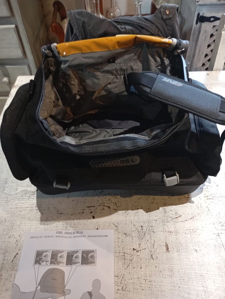 Mala de banco Givi de 35l nova