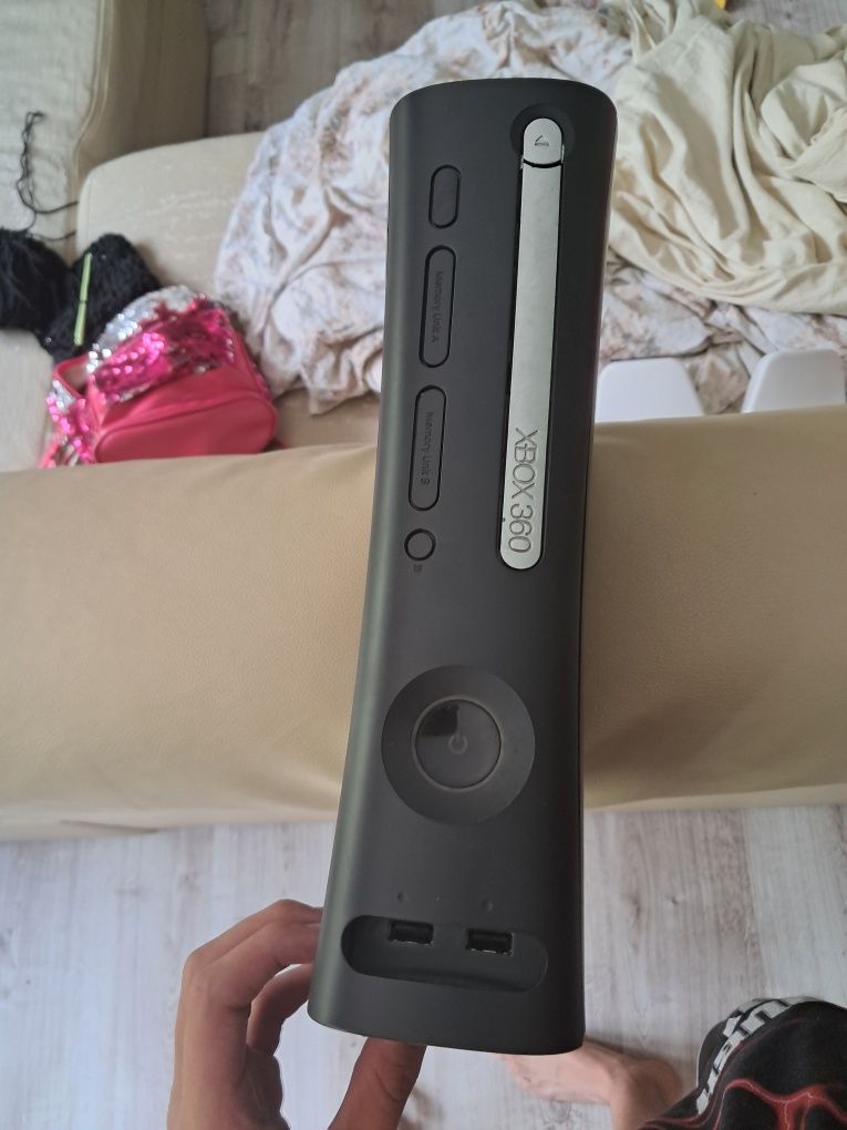 PlayStation 3 super slim 500gb i Xbox 360