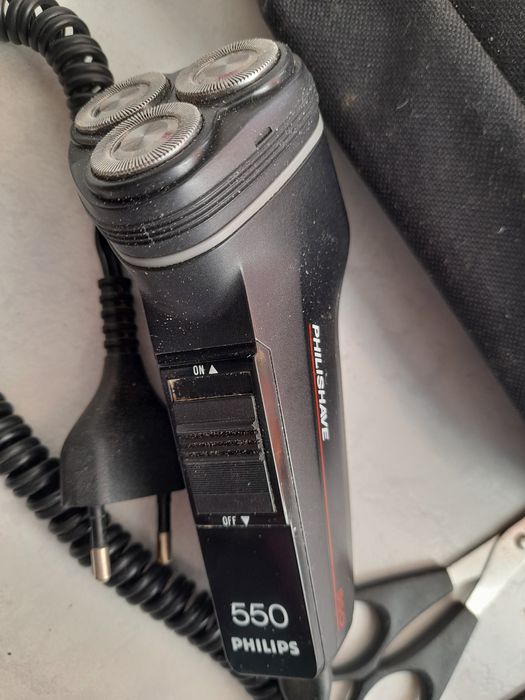 Máquina barbear Philips 550