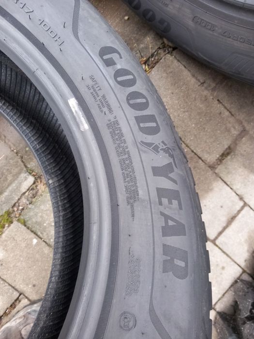 2x Opony Używane Całoroczne 215/60R17 Goodyear