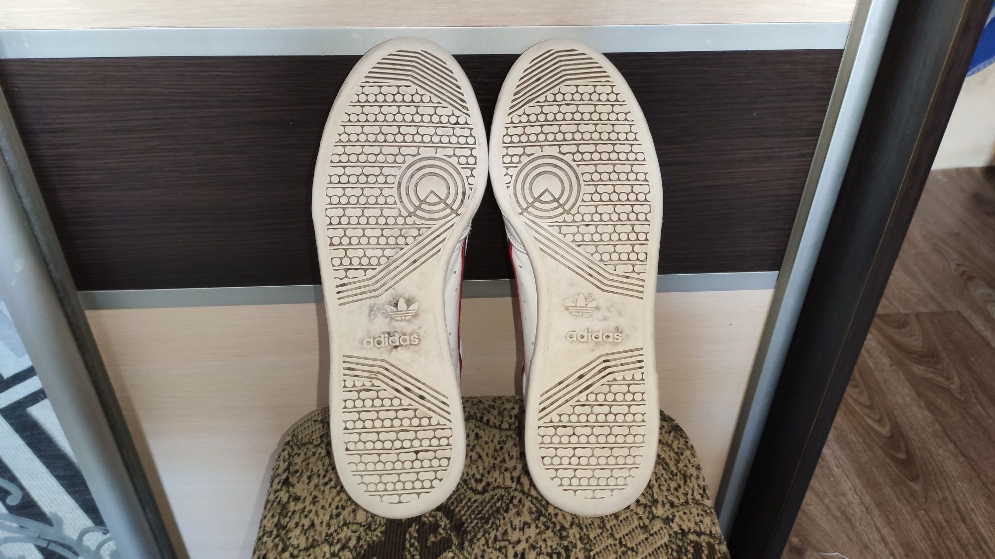 Продам кеди Adidas Continental 80