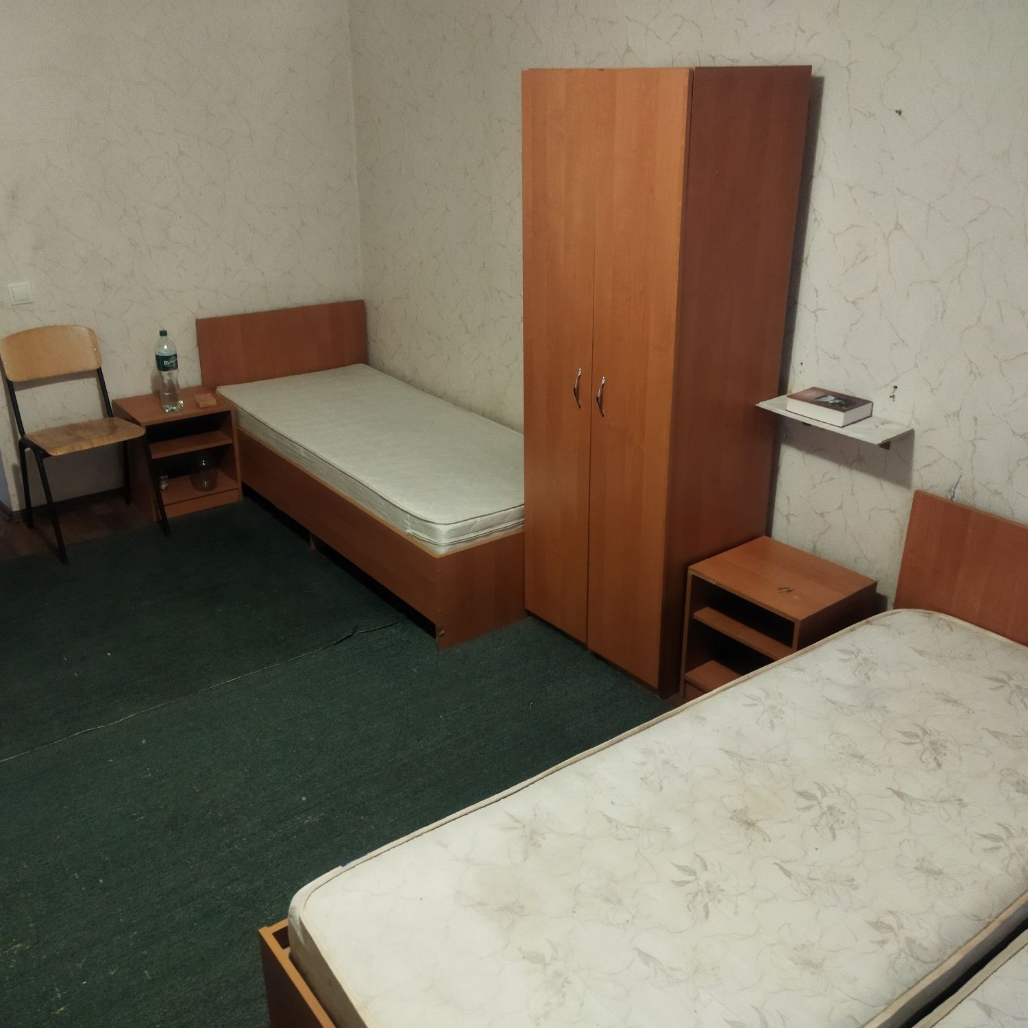Здається кімната, кімнати в гуртожитку