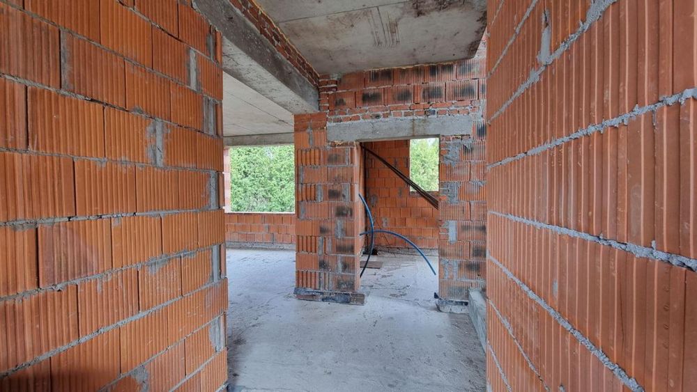 Продаж  окремостоячого  будинку  в затишному місці  с. Зубра біля лісу