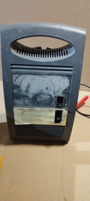 Зарядний пристрій  12 вольт  5 ампер