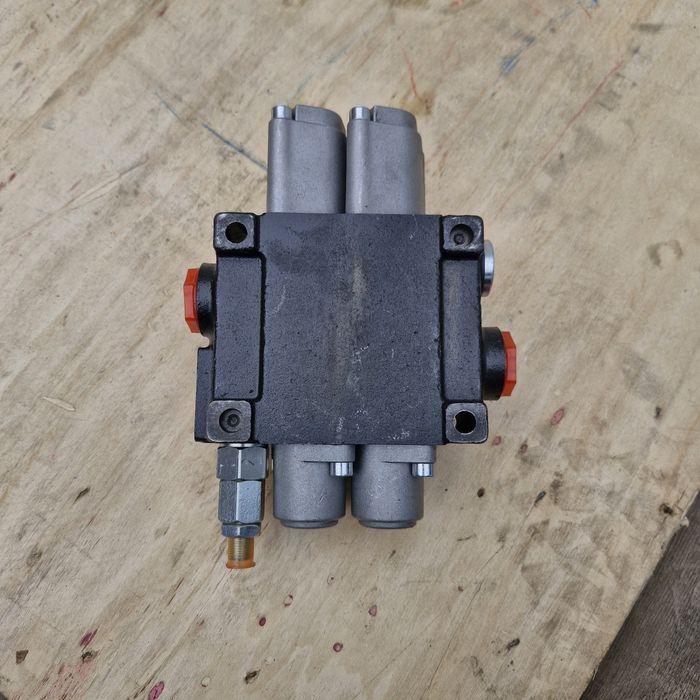 Гідророзподільник 2Р40 з фіксацією