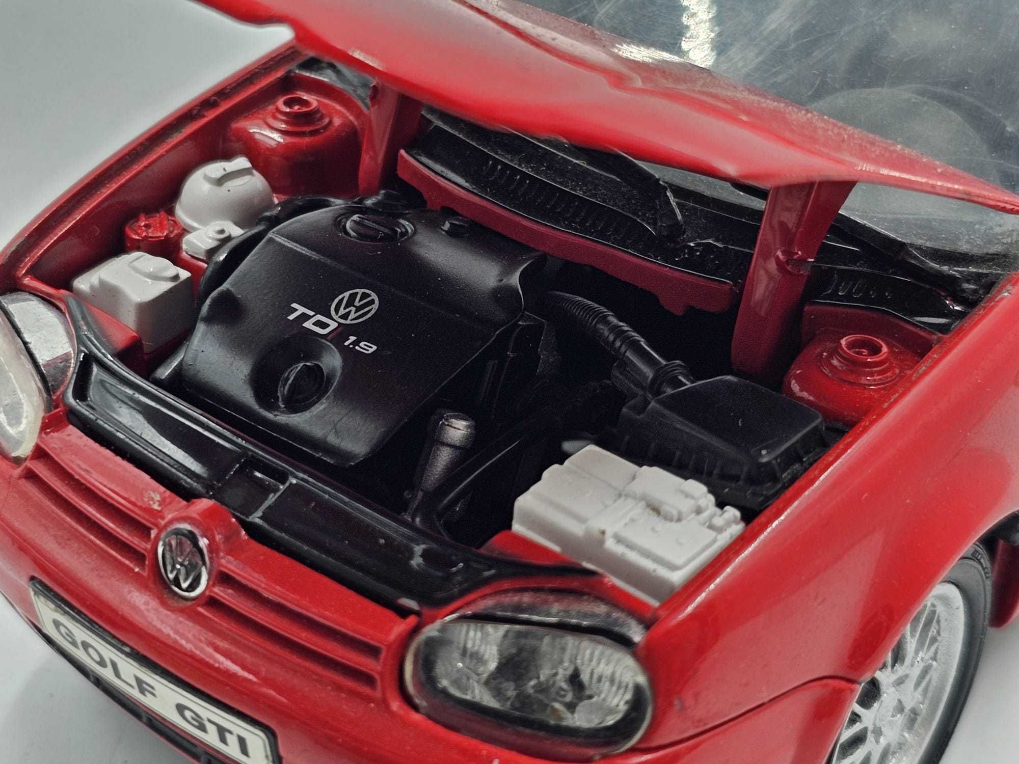 Revell 1/18 - Volkswagen Golf IV GTI