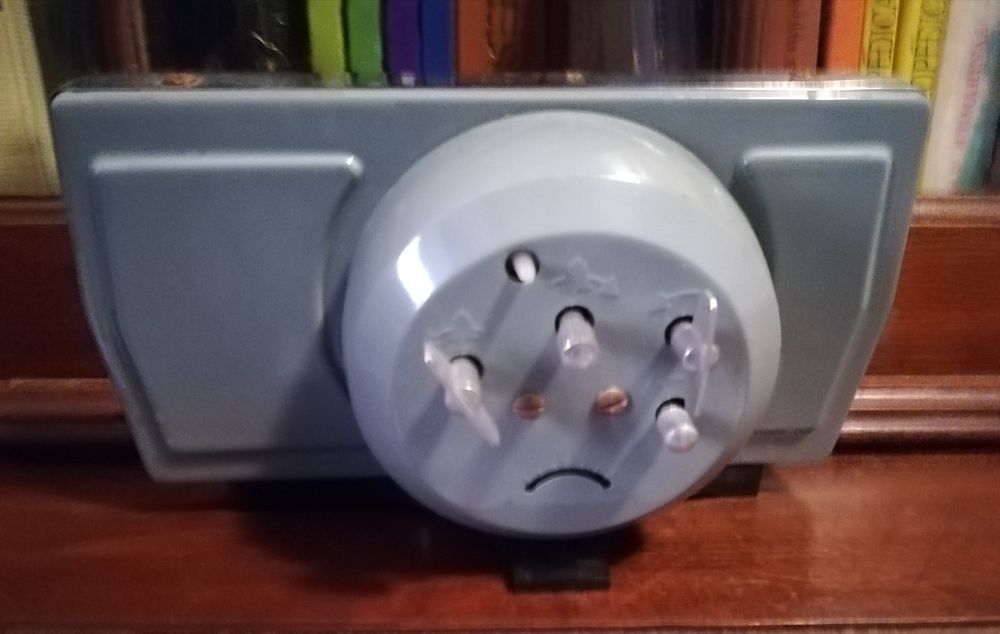 Relógio antigo com despertador