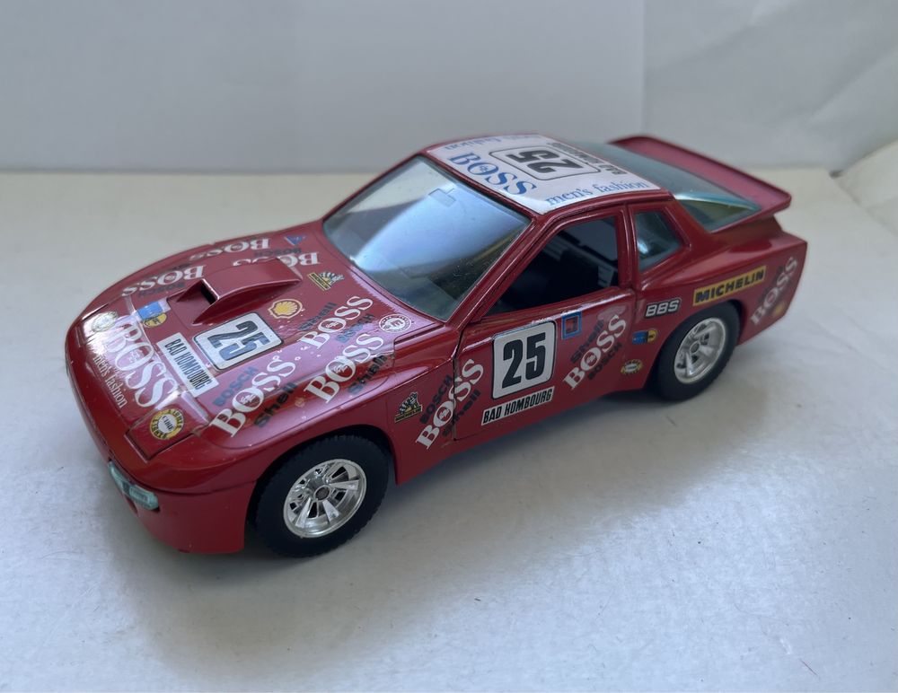 Model samochodu w skali 1:24 Porsche 924 Bburago Burago