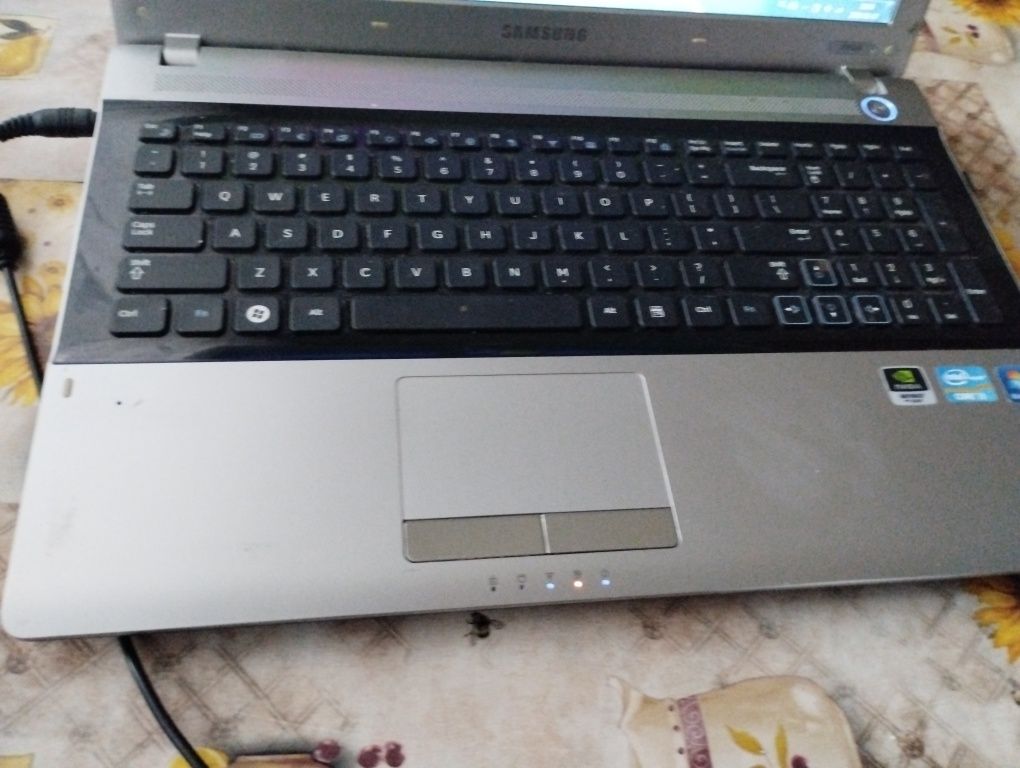 Laptop Samsung i3 270 GB pamięci