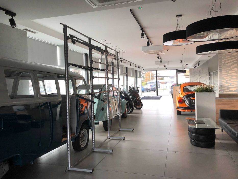 EKSPOZYTOR stojak na kaski motocyklowe, kurtki, spodnie  STAN IDEALNY