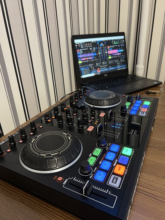 Native Instruments Traktor Kontrol S2 MK2  Dj Контроллер