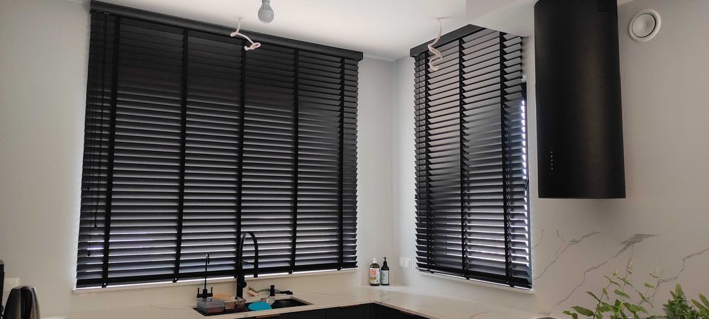 Żaluzje drewniane aluminiowe 50mm 25mm na wymiar plisy rolety montaż