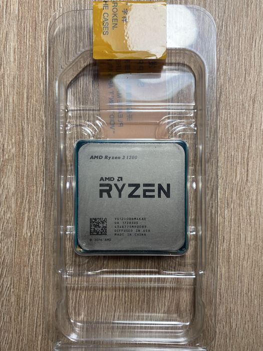 Процесор Ryzen 3 1200 з кулером