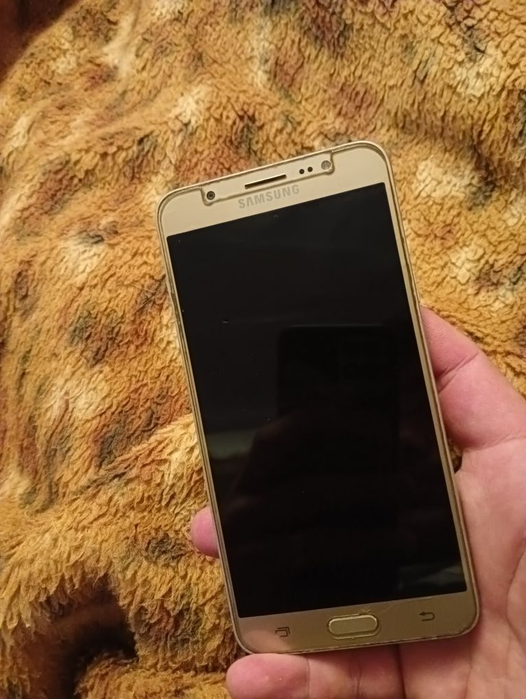 Samsung Galaxy J7