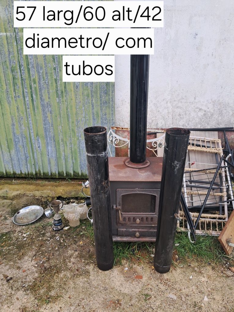 Salamandra em ferro, com tubos