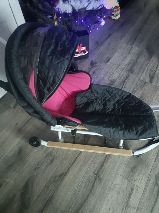 Sanki z oparciem i śpiworkiem