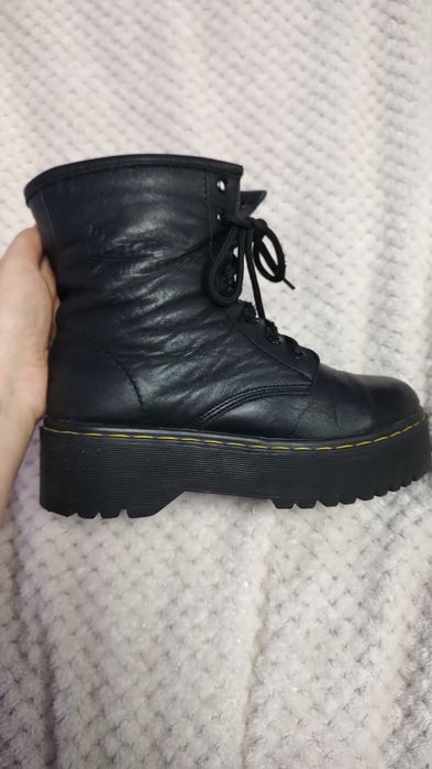 Шкіряні черевики 38 розміру