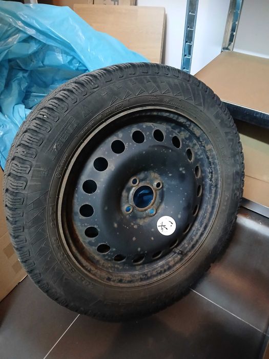 4 koła zimowe 205/55 R16 na felgach stalowych 4x100 Pirelli Renault