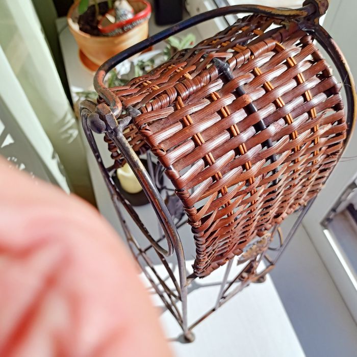 Stojak na wino lub inne trunki