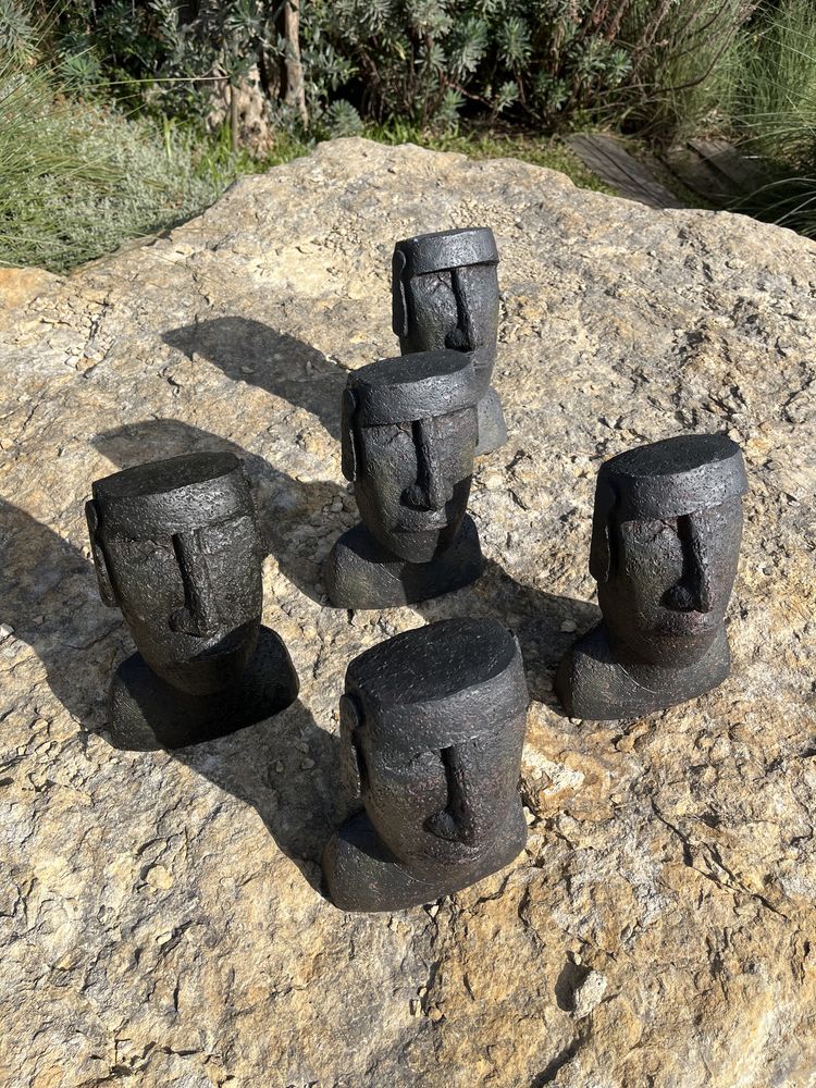 Reproduções de Moais da Ilha de Páscoa