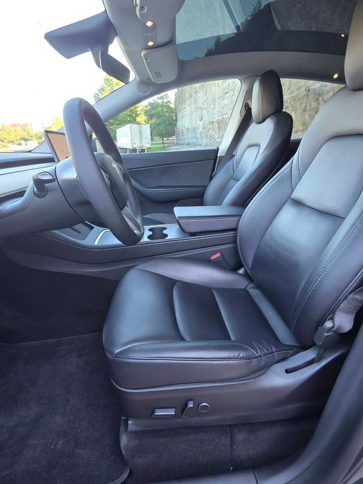 Tesla Model Y      2021