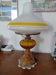 Stara lampa stołowa