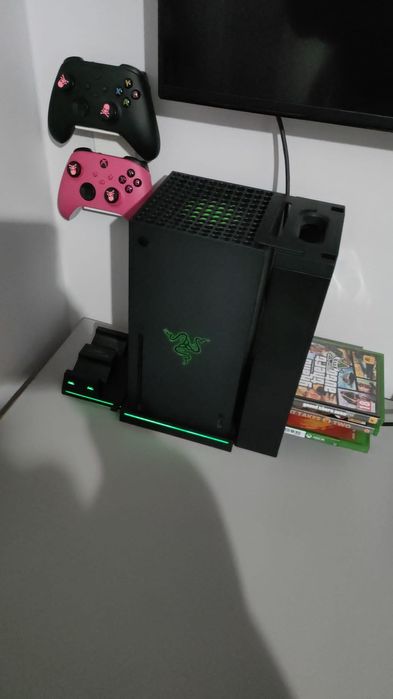 Xbox Series X, 2 Pady, 4 Gry