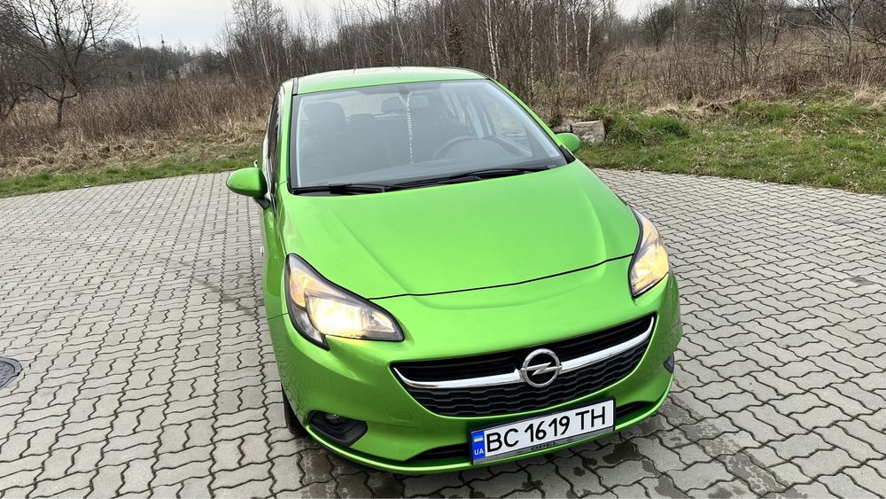 Opel corsa color edition