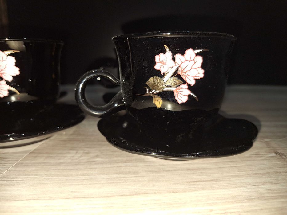 Filiżanki 6 szt. z cukiernicą prl