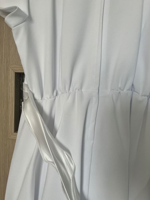 Dziewczęca alba komunijna z akcesoriami