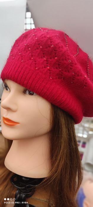 Beret damski z cekinami czerwony
