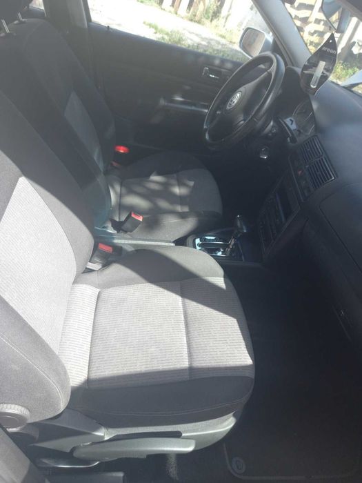 Продам автомобільVolkswagen Golf 2004 універсал