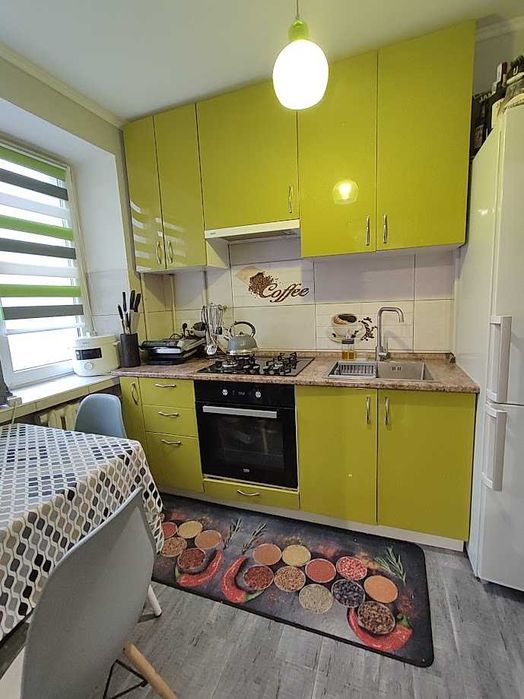 Продається 2-кімн квартира з ремонтом і меблями на вул. Узбецька