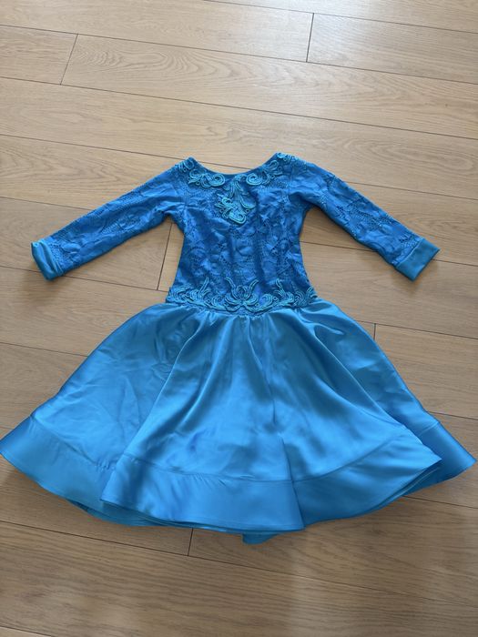 Sprzedam sukienke pierwszy krok