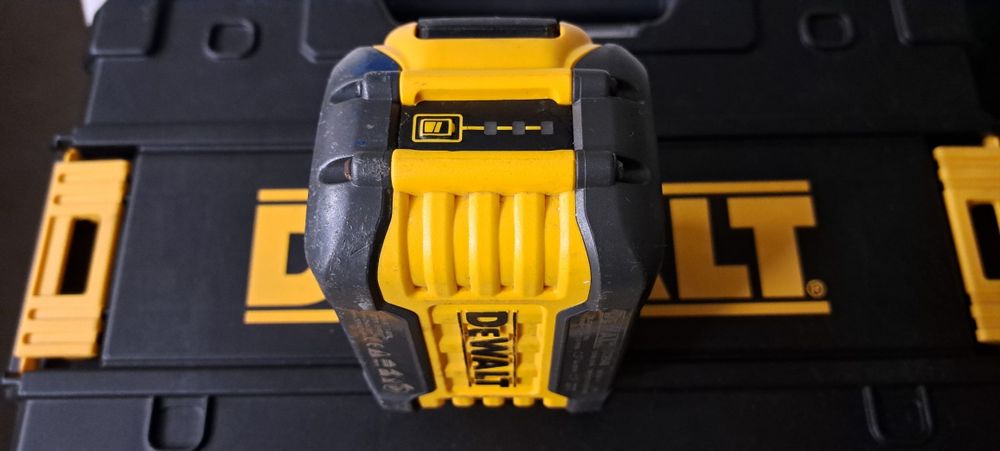 Dewalt 12 ah akumulator (uszkodzony)