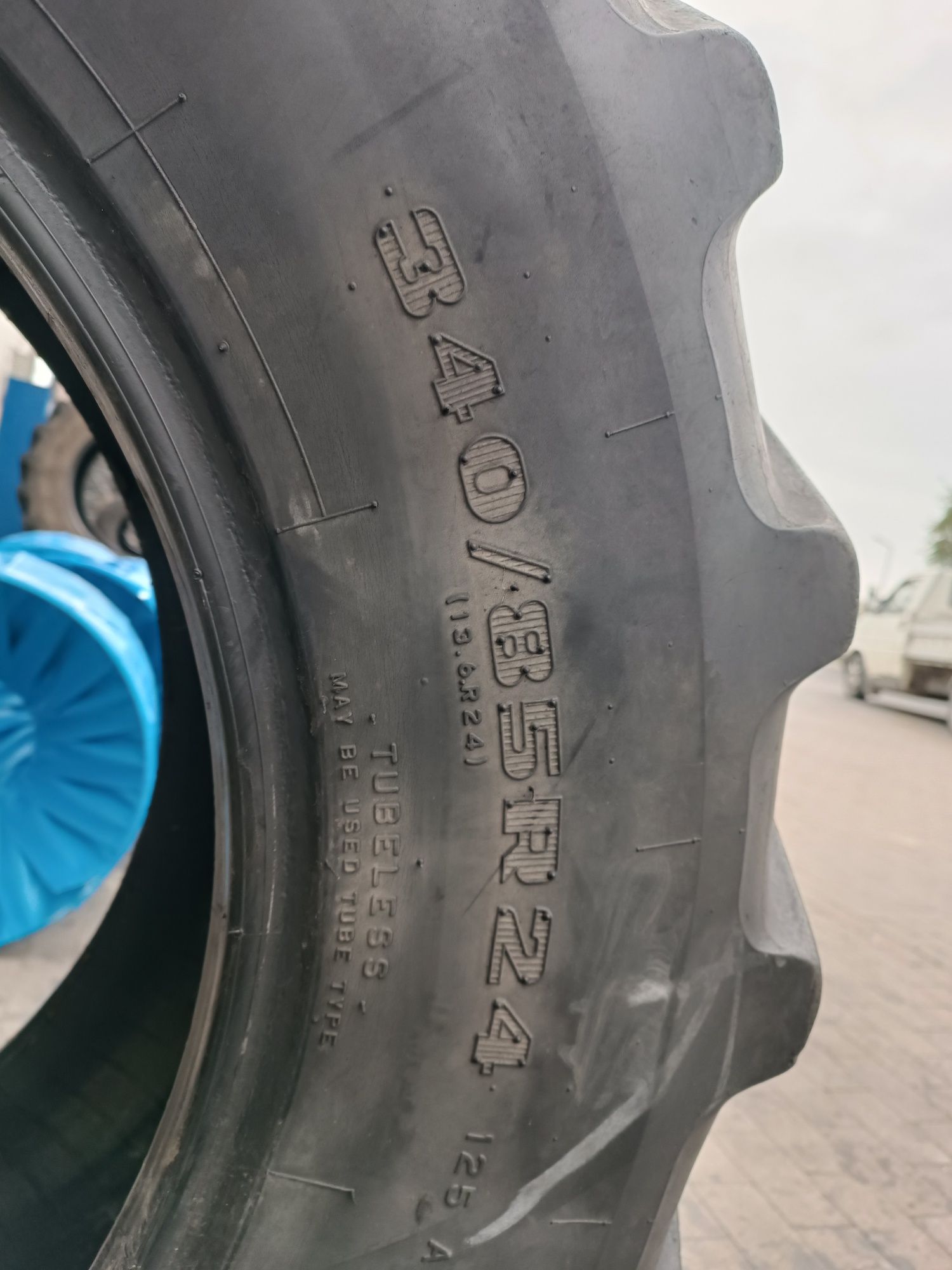 340/85R24 Firestone Performer 85 13.6R24