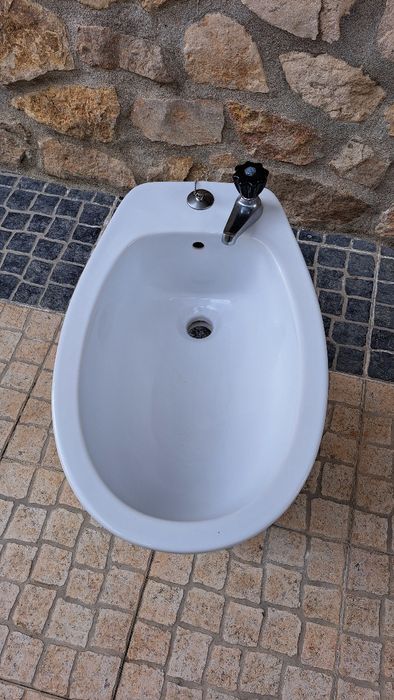 Vendo bidé com torneira