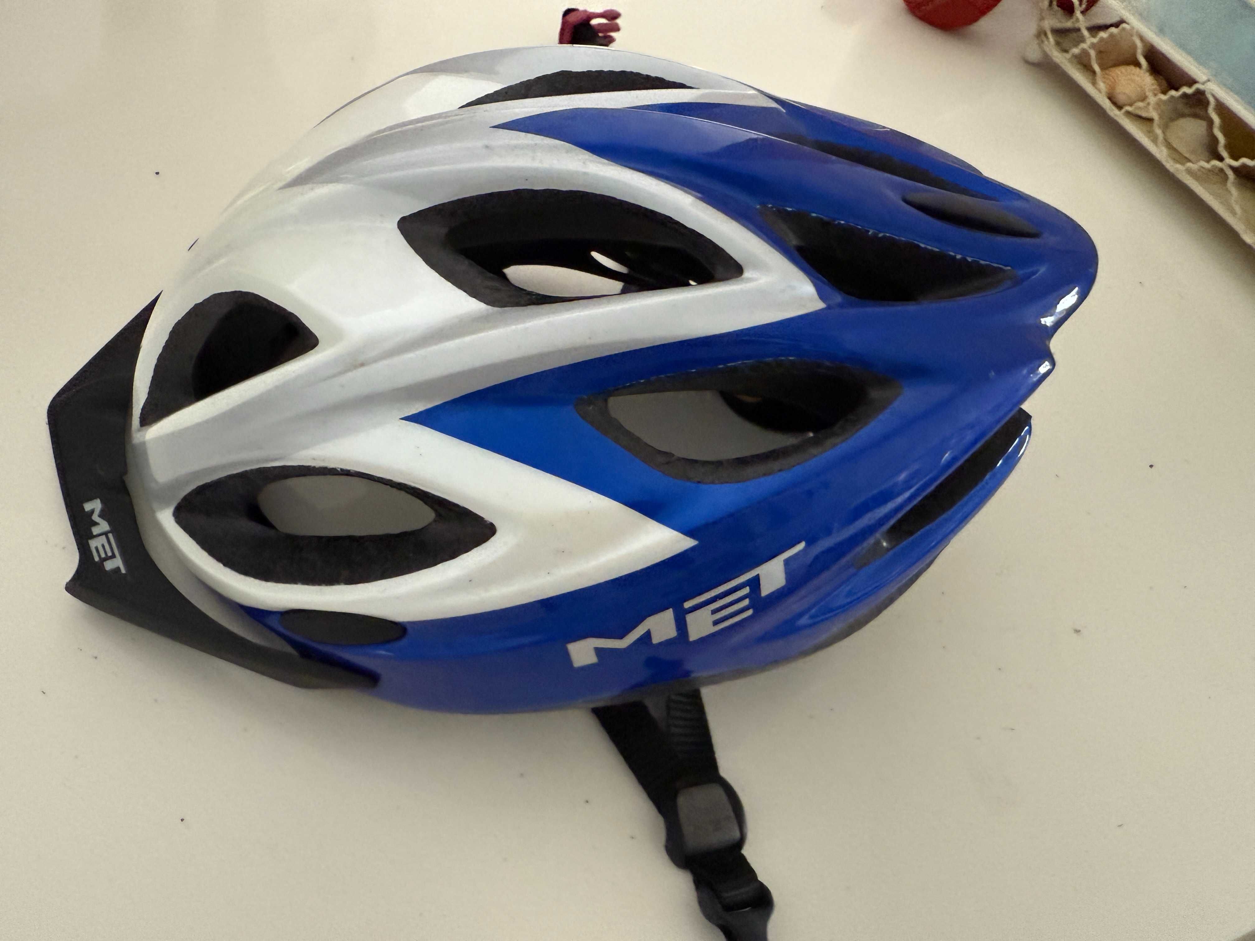 Capacetes e sapatos 43 de ciclismo usados