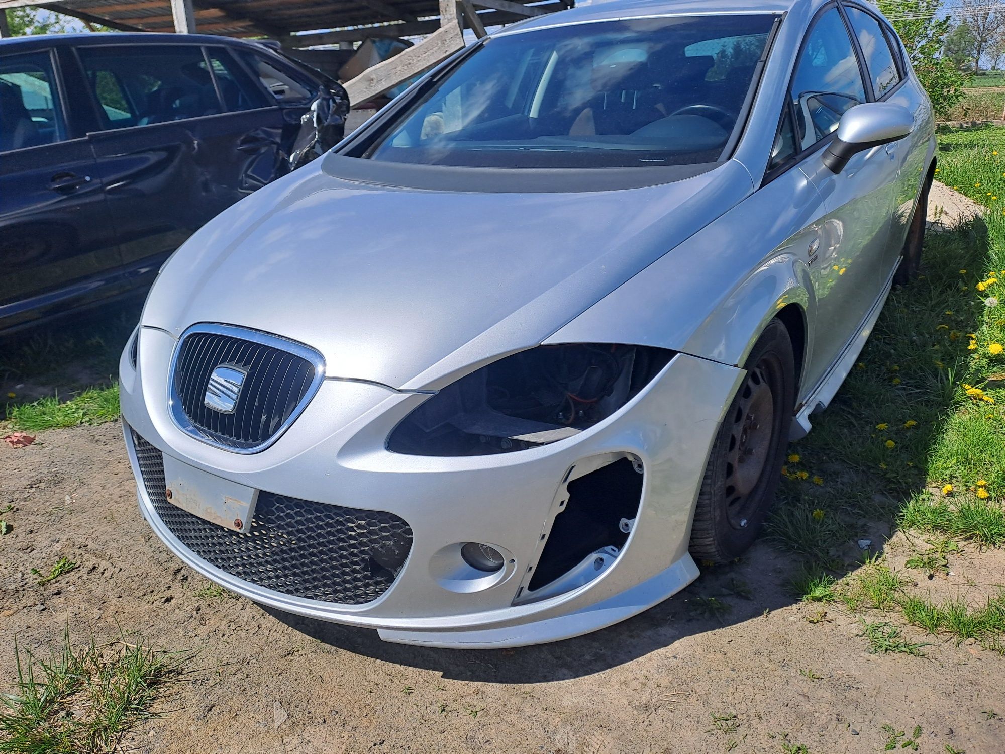 Seat Leon Drzwi przód tył zderzak klapa fotele Msdesign LS7Y motor BWA