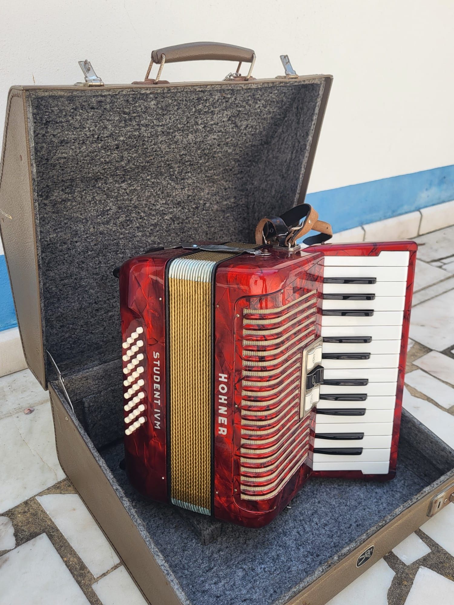 Acordeão Hohner Student IV M com Estojo – Excelente estado! 

Ven