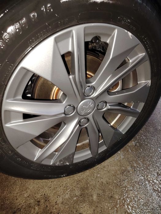 Peugeot e 208, garantia baterias 8 anos ou 160 000 km