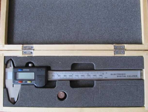 Elektroniczna cyfrowa suwmiarka 0 - 150mm