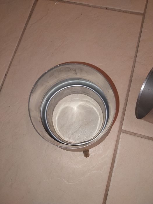 Kolano  fi 130 z odskraplaczem poziomym