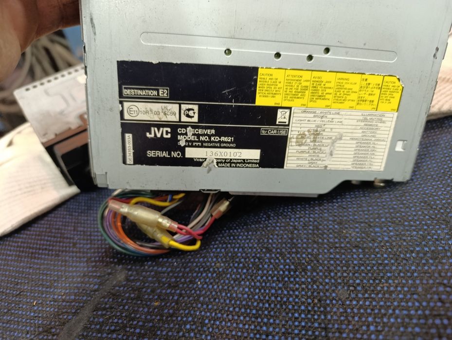 Продам 2 автомагнитолы Pioneer  и JVC