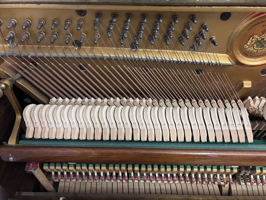 Pianino sprawne, parter, Östlind & Almquist. Plyta rezonansowa cała