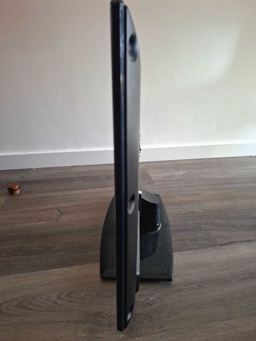TV LG 26LE3300 com cabo e comando - para peças ou arranjo