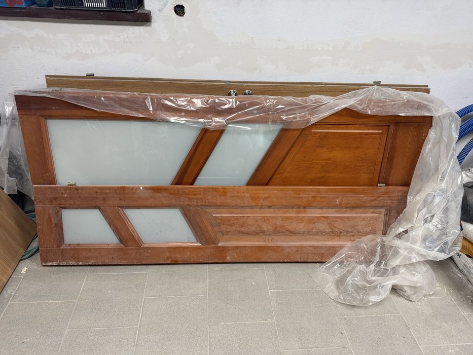 Drzwi drewniane dwuskrzydłowe z oscieznicą