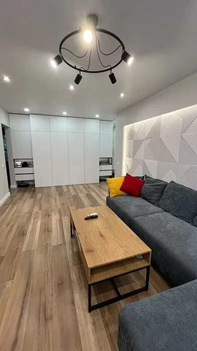 Продам 3-комнатную квартиру Центр
