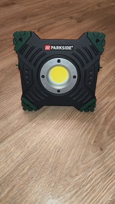 Reflektor pakrside halogen lampa Nowy uszkodzona